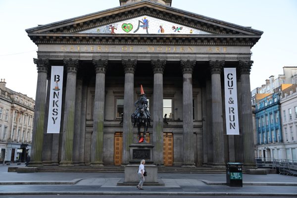 Z galerii na ulice, czyli o tym jak Banksy dokonał rewolucji w sztuce Banksy003  banksy glasgow cut and run