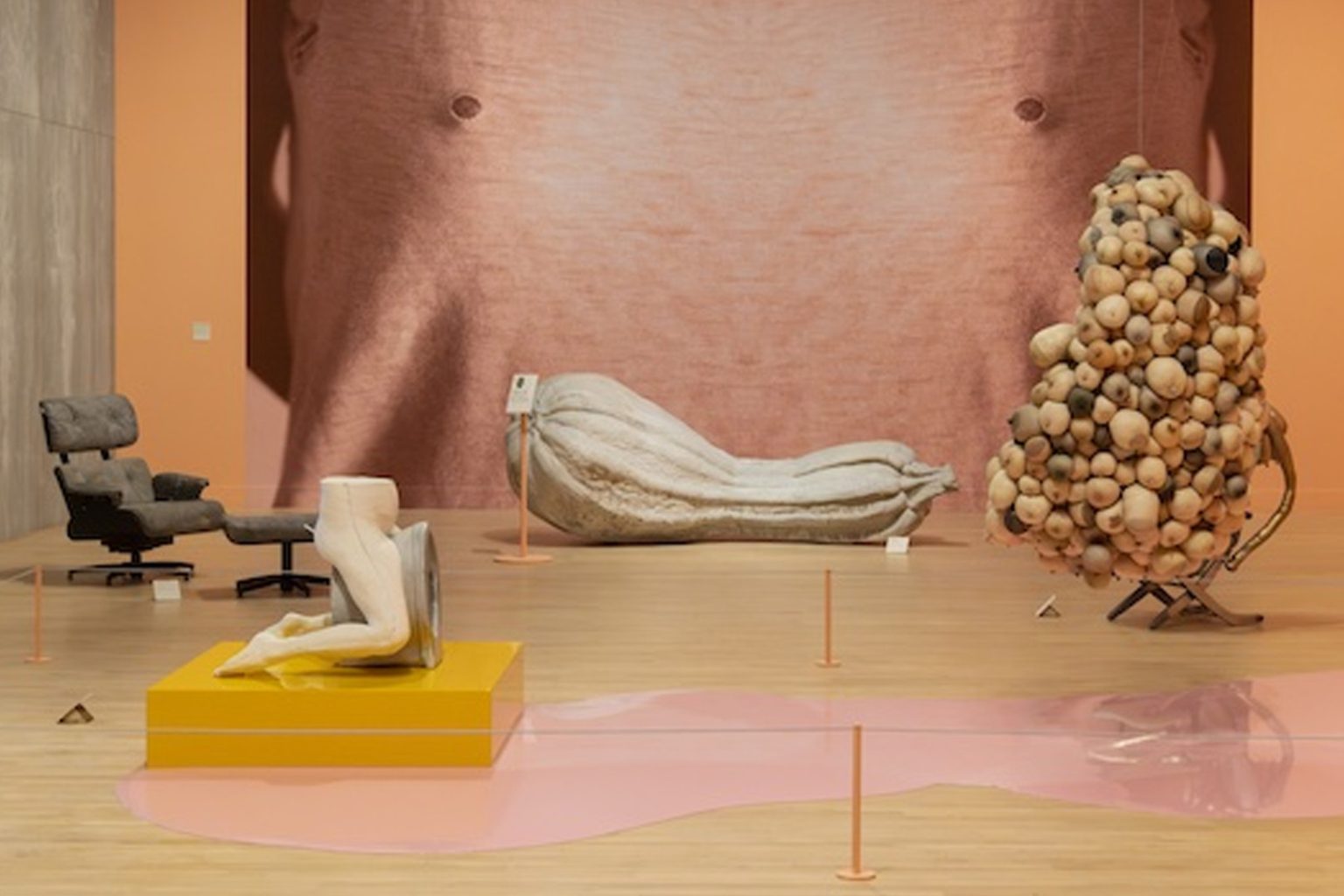 Sarah Lucas "Happy Gas" - jak krzesło stało się rzeźbą Sarah  modern art