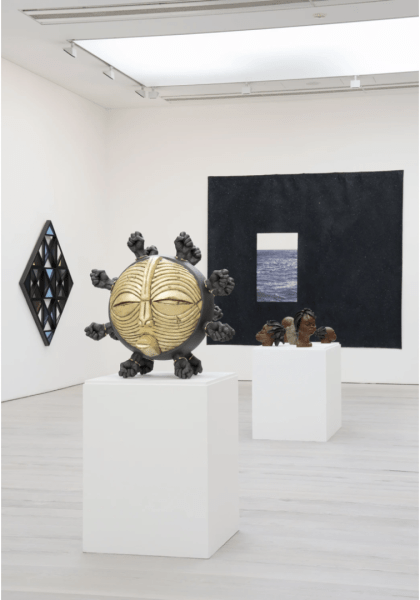 Wystawa Filling in the Pieces in Black w Saatchi Gallery Zrzut Ekranu 2023 11 17 O 15 16 59  saatchi art