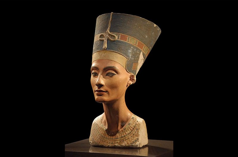 34 najsłynniejsze rzeźby wszech czasów 14 Bust Of Nefertiti  najsłynniejsze rzeźby