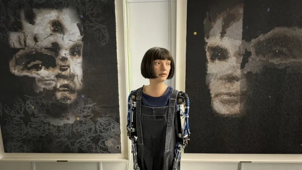 Między sztuką a AI: Portret Alana Turinga autorstwa Ai-Dy bije rekordy na aukcji Ai Da At The United Nations 4  ai sztuka